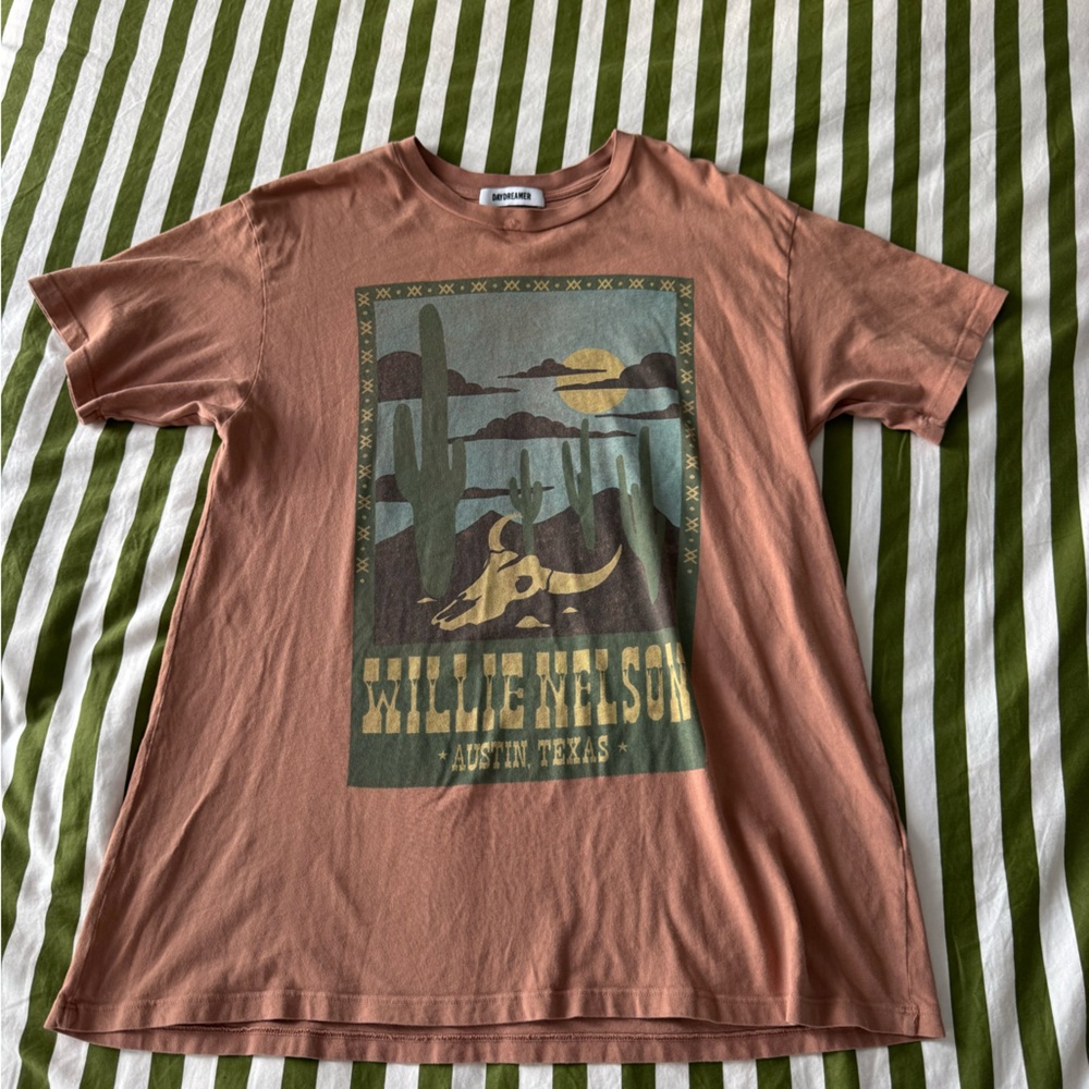 DAYDREAMER L.A. Willie Nelson Austin Texas pink tee